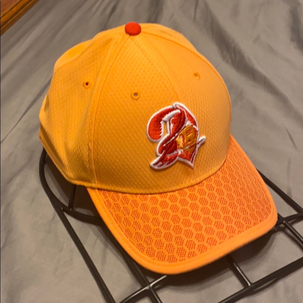 Tampa Bay Buccaneers L/XL Flex Fit hat